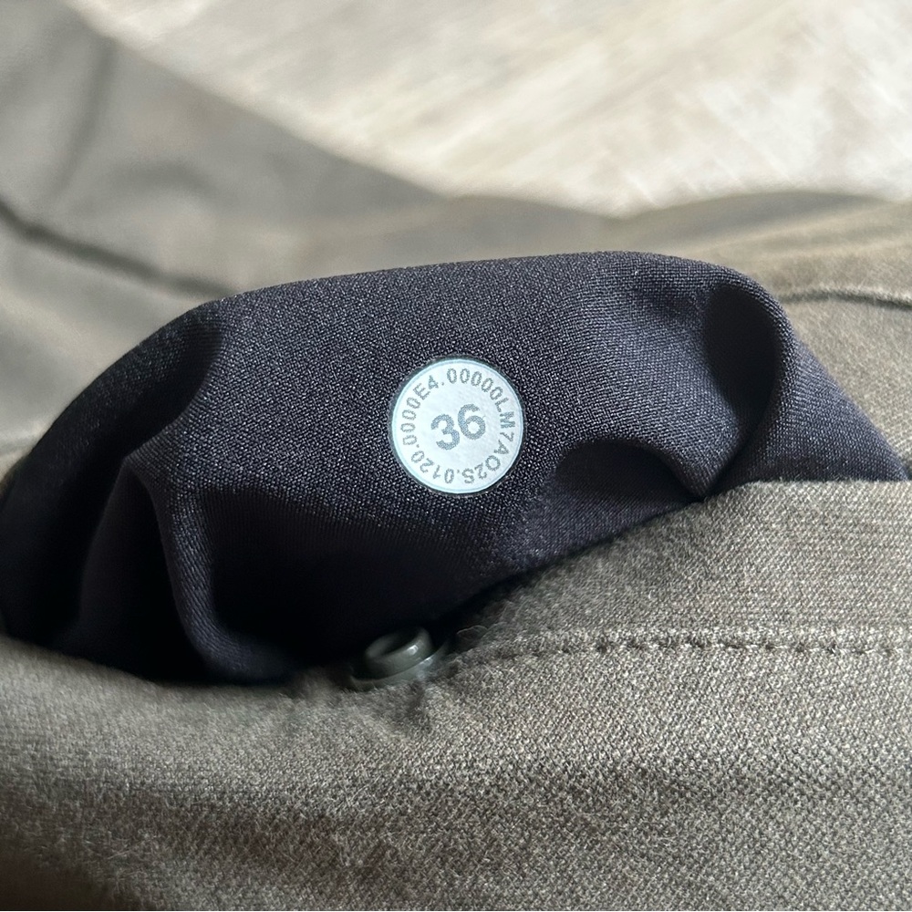 Lululemon Commission Classic-Fit Short - Picture 6 of 6